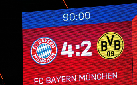 Maximilian Beier (l) köpft das 1:0 für Dortmund.  - Foto: Tom Weller/dpa