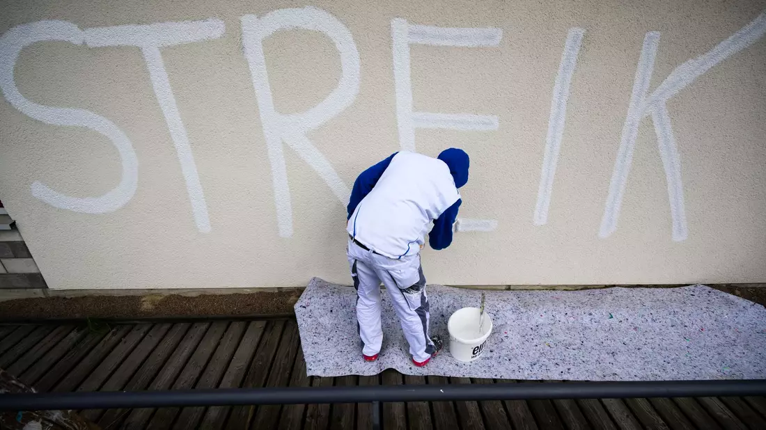 Im Tarifstreit des öffentlichen Dienstes werden Beschäftigte der Länder in den nächsten Tagen und Wochen zu Warnstreiks und Protestaktionen aufgerufen. - Bild: Julian Stratenschulte/dpa