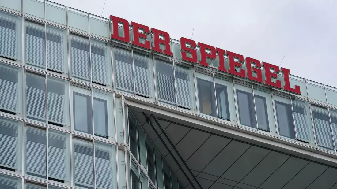 Blick auf das «Spiegel»-Hochhaus in Hamburgs Hafencity. - Bild: Marcus Brandt/dpa