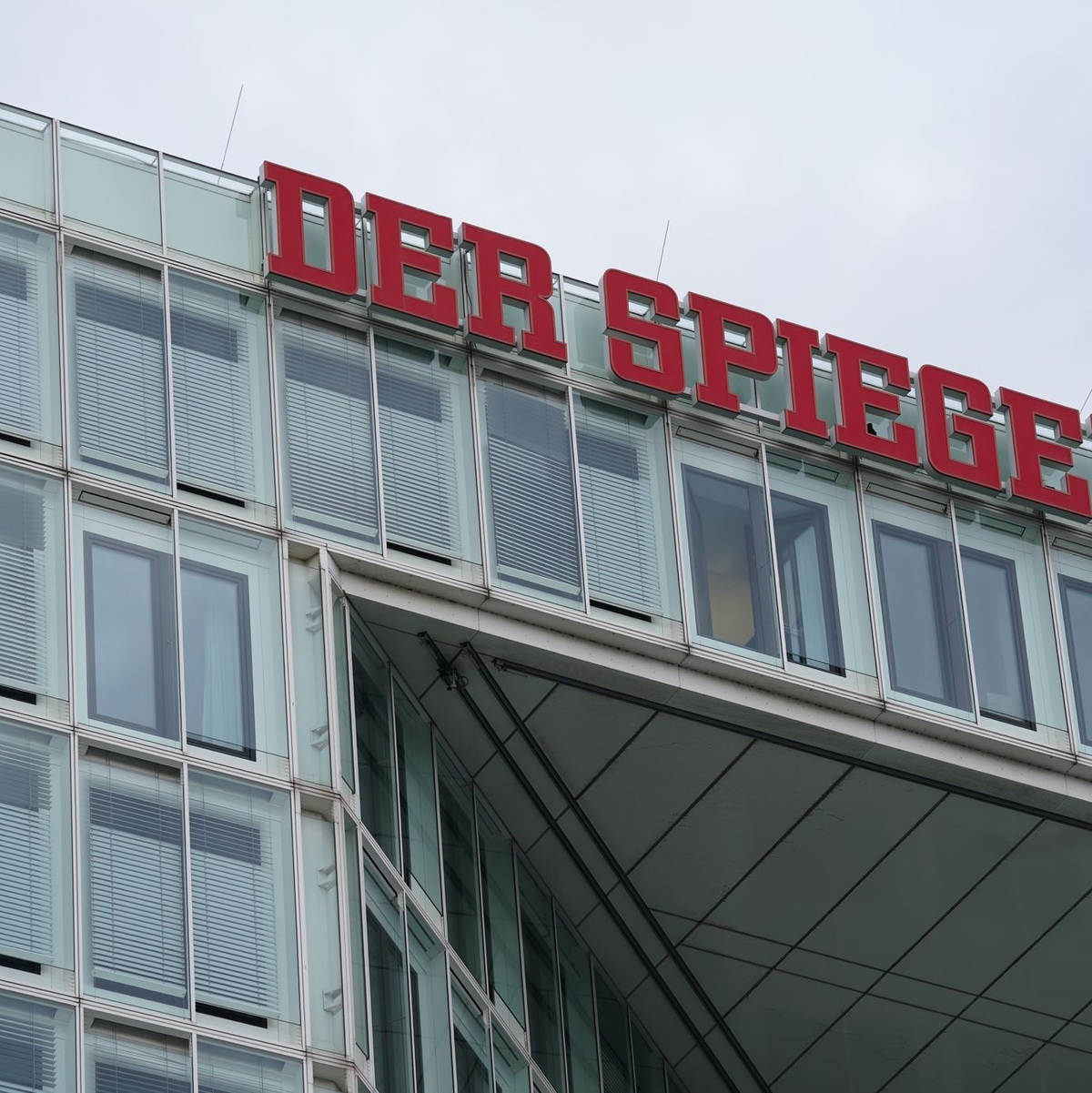 Blick auf das «Spiegel»-Hochhaus in Hamburgs Hafencity. - Foto: Marcus Brandt/dpa