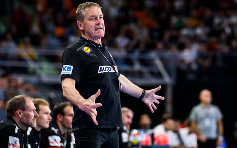 Bundestrainer Alfred Gislason will sich mit seinem Team für die Olympischen Spiele in Paris qualifizieren. - Foto: Tom Weller/dpa