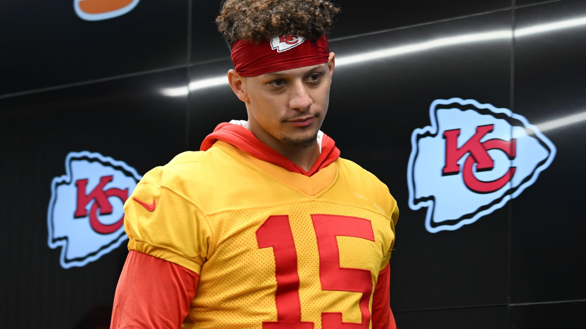 Will wieder nach Deutschland kommen: Patrick Mahomes (l). - Foto: Arne Dedert/dpa