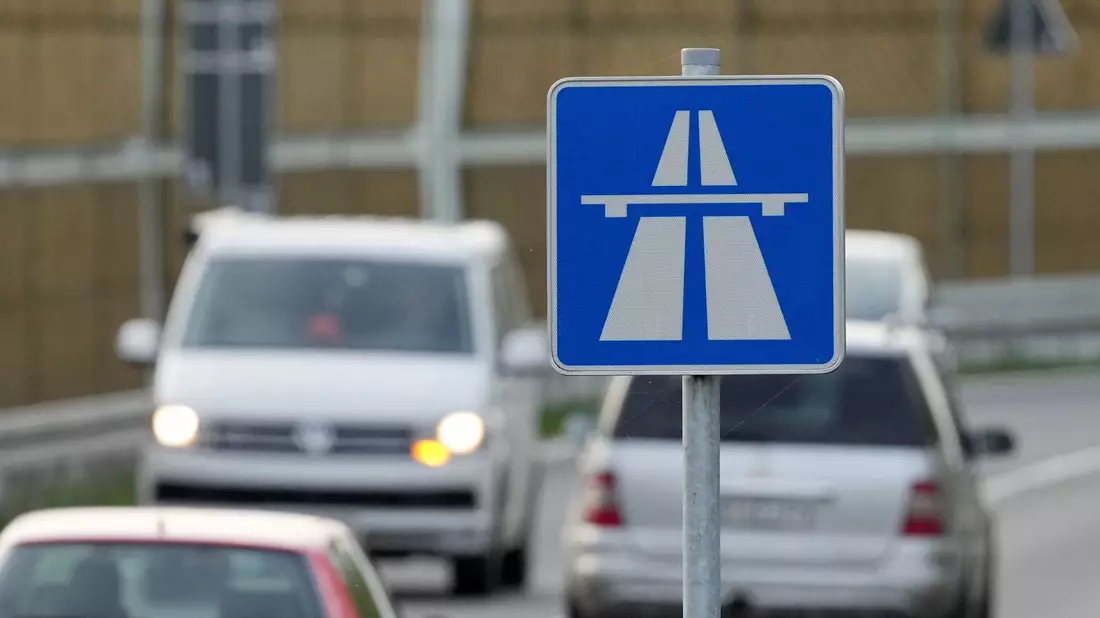 Geplante Projekte: Das Verkehrsministerium muss bis Ende des Jahres eine aktualisierte Nutzen-Kosten-Berechnung vorlegen. - Bild: Soeren Stache/dpa