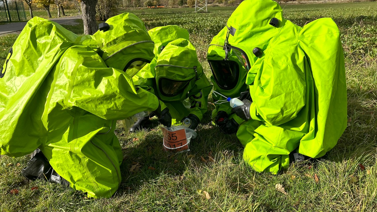 FW LK Leipzig: Ausbildung des CBRN Erkundungszug des Katastrophenschutzes Landkreis Leipzig - Foto: presseportal.de