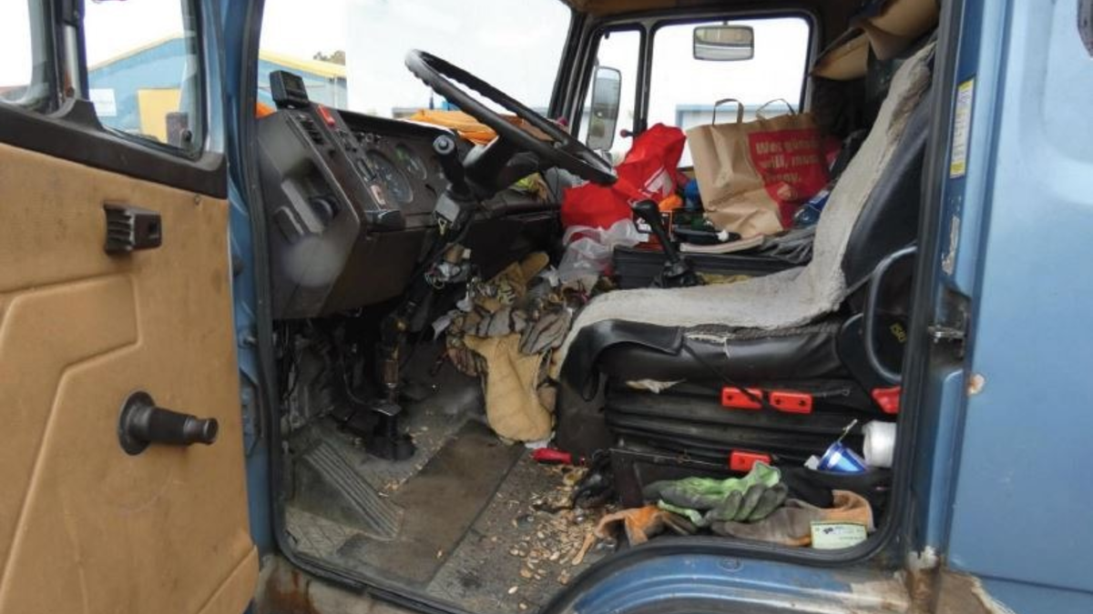 POL-NMS: 231104-2-pdnms Schrott LKW auf der A 7 gestoppt - Foto: presseportal.de