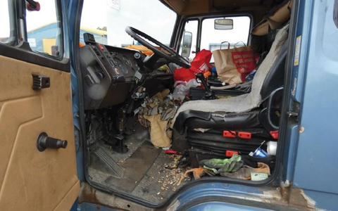 POL-NMS: 231104-2-pdnms Schrott LKW auf der A 7 gestoppt - Foto: presseportal.de