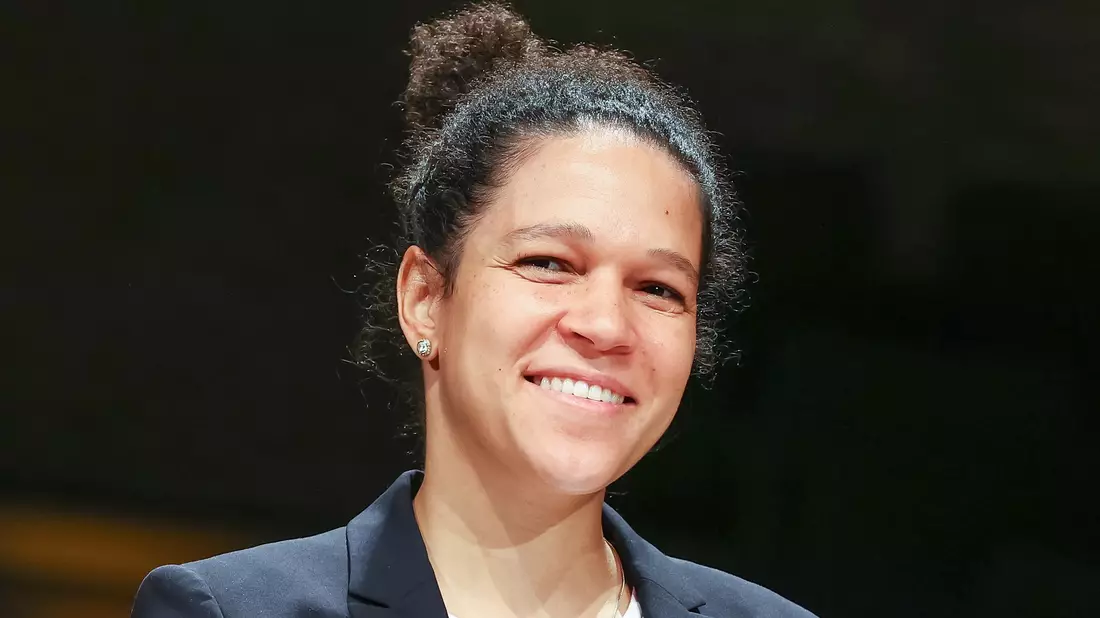 Lenkt den Blick auf Olympia: DFB-Vizechefin Celia Sasic. - Bild: Christian Charisius/dpa