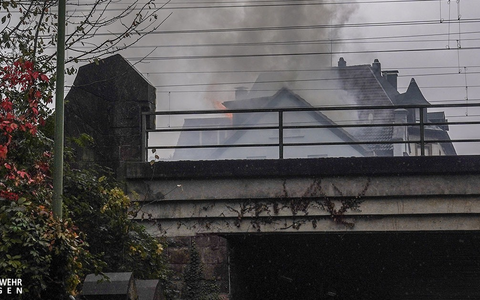 FW Hagen: Brand in einer Dachgeschosswohnung, eine Person verstorben. - Foto: presseportal.de