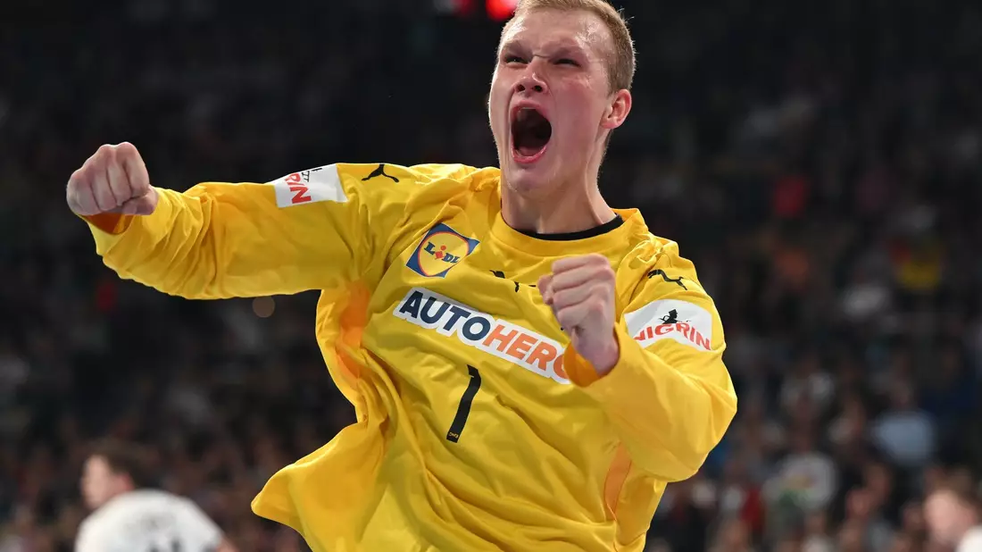 DHB-Keeper David Späth avancierte mit einigen Glanztaten zum Matchwinner. - Bild: Sven Hoppe/dpa