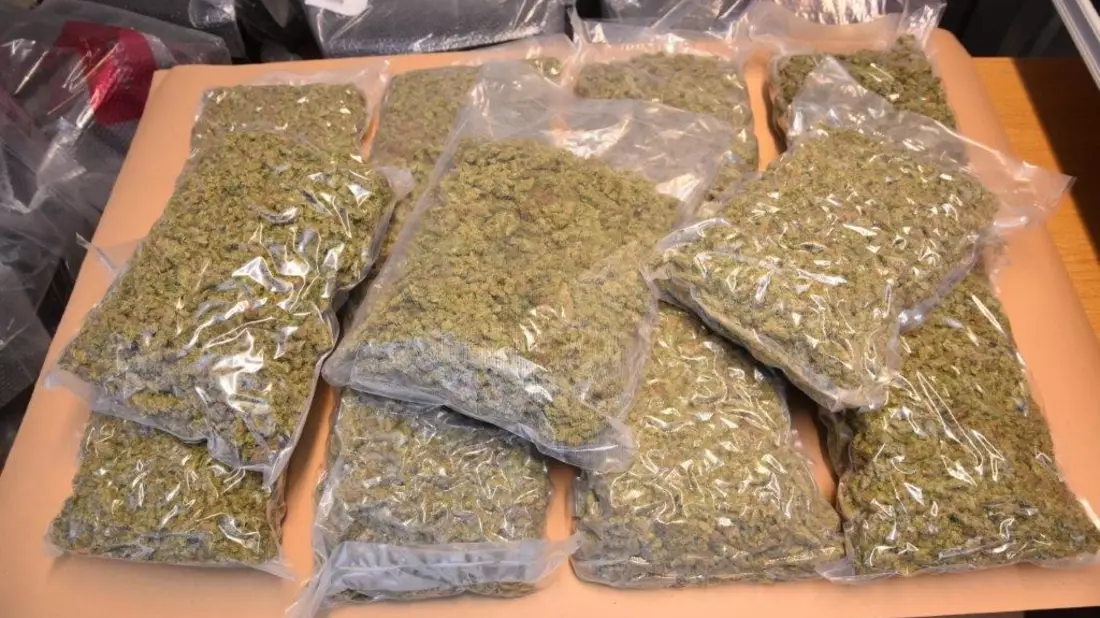 POL-SI: Siegener Polizei gelingt Schlag gegen Drogenhandel - 15 Kilogramm Marihuana sichergestellt, vier Männer in Haft - Bild: presseportal.de