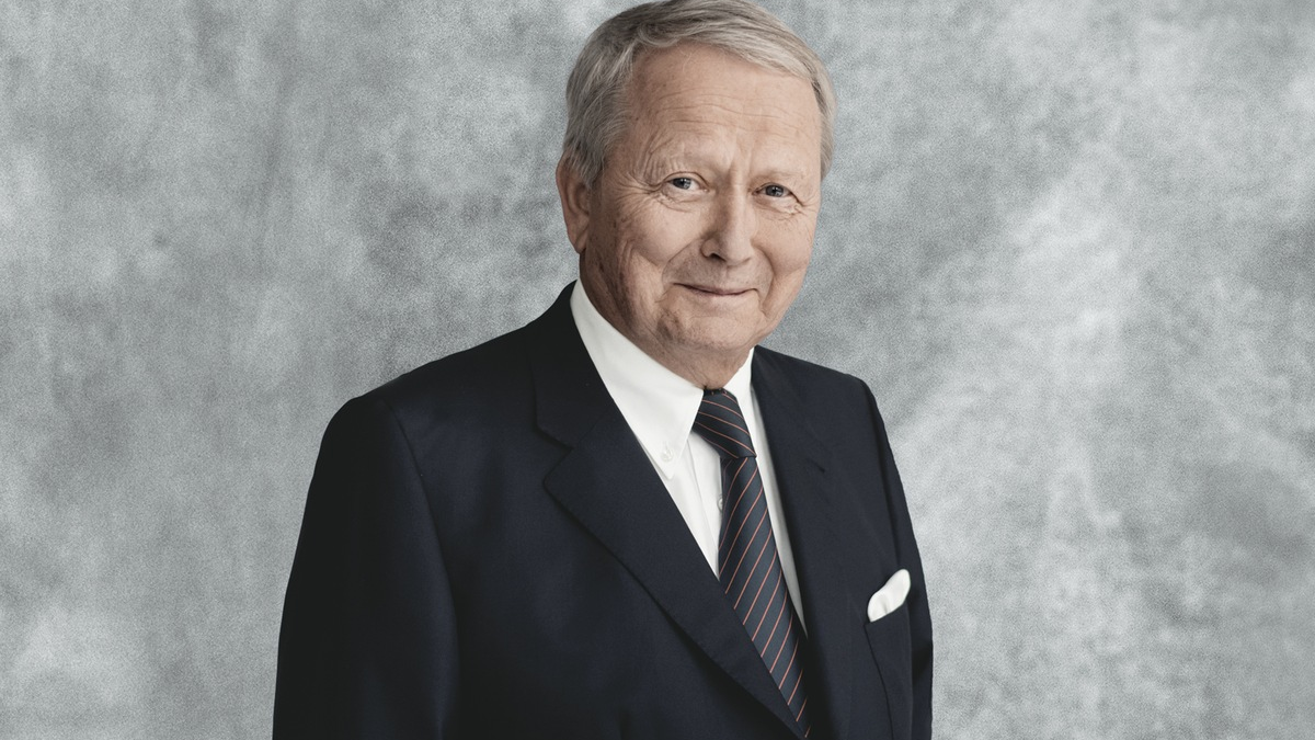 Wolfgang Porsche erhält Goldenes Ehrenlenkrad / Verleihung beim GOLDENEN LENKRAD von BILD am SONNTAG und AUTO BILD am 7. November 2023 - Foto: presseportal.de