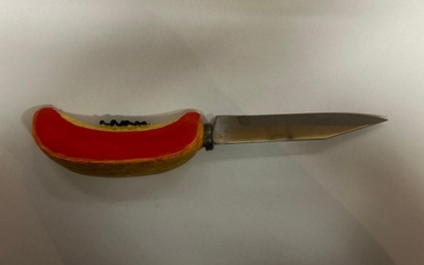 BPOL-FL: Elmshorn - Mann ohne Zugfahrkarte beleidigt Bundespolizisten; Messer und Rauschgift sichergestellt - Foto: presseportal.de