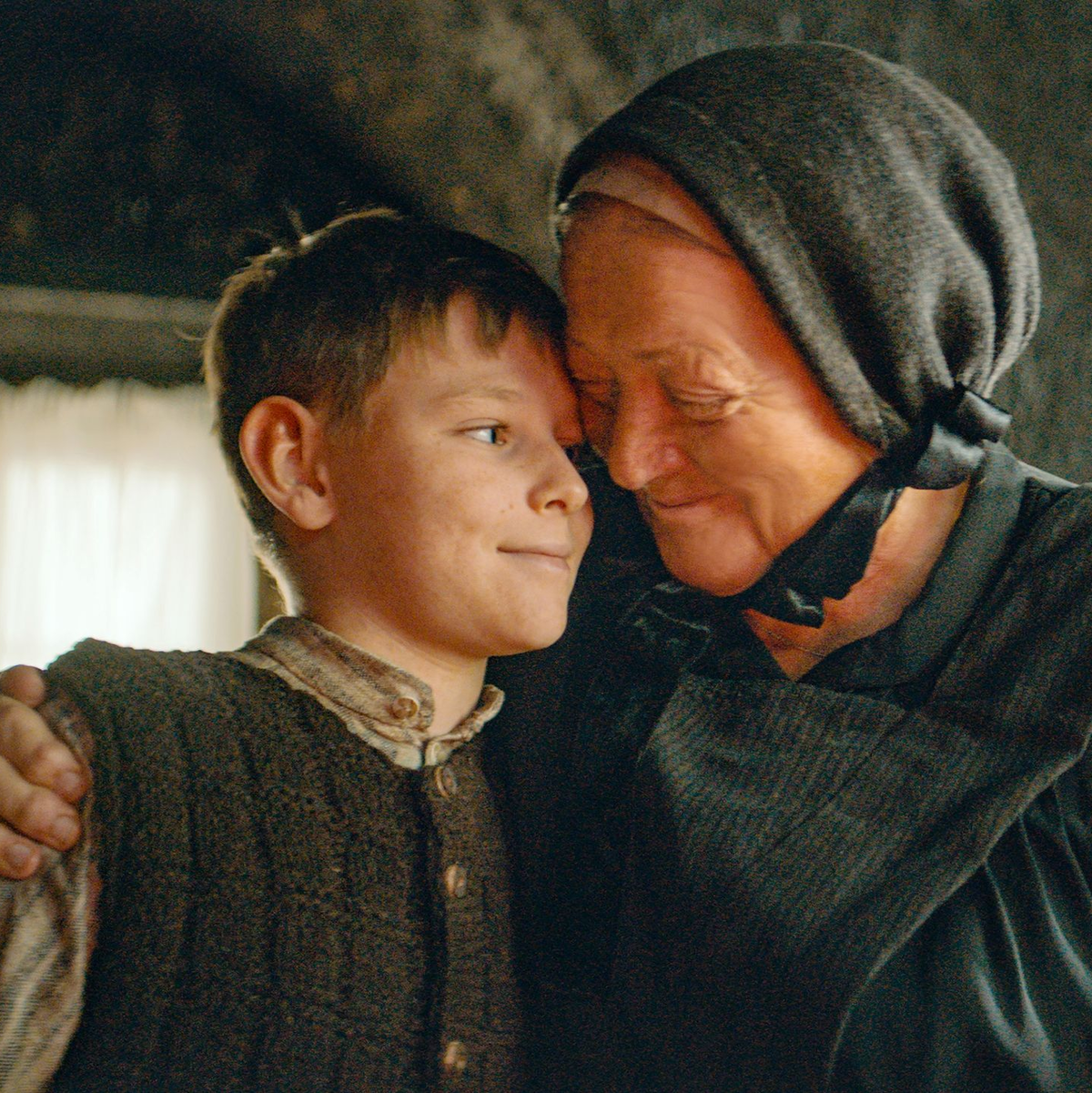 Ahnl (Marianne Sägebrecht) kümmert sich um Andreas (Ivan Gustafik). - Foto: -/TOBIS Film GmbH/dpa