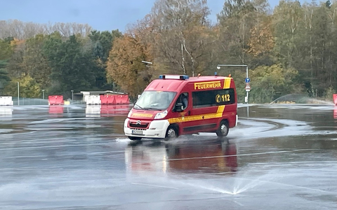 FW-EN: Wetter - Sicher auf jeder Einsatzfahrt - Tagesseminare für Einsatzkräfte der Feuerwehr Wetter (Ruhr) - Foto: presseportal.de