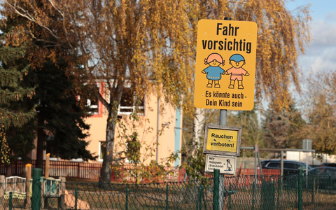 Die Kindertagesstätte «Anne Frank» in Tangerhütte. Die Pläne für eine Namensänderung sorgen für Kritik. - Foto: Peter Gercke/dpa
