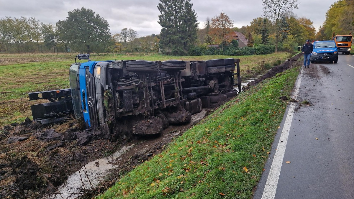 POL-OL: ++ Westerstede: Lkw gerät in den Straßengraben ++ - Foto: presseportal.de