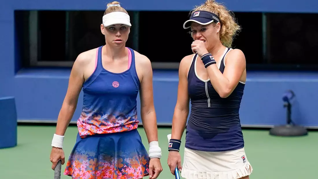 Haben das Doppel-Finale im mexikanischen Cancun gewonnen: Laura Siegemund (r) und Vera Swonarewa. - Bild: Frank Franklin Ii/AP/dpa/Archivbild