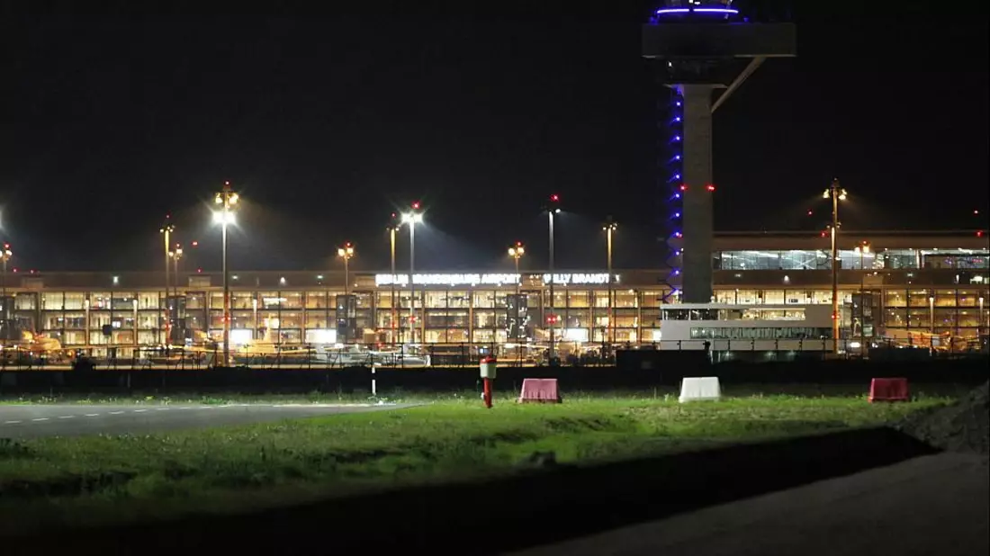 Flughafen BER bei Nacht (Archiv) - Bild: über dts Nachrichtenagentur