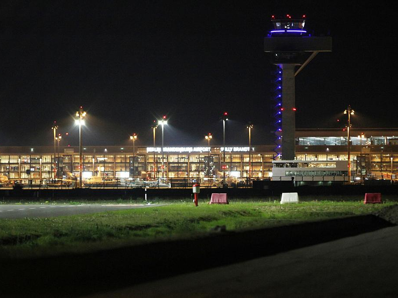 Flughafen BER bei Nacht (Archiv) - Foto: über dts Nachrichtenagentur