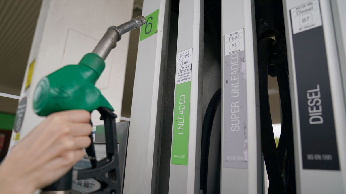 Immer mehr Fahrerinnen oder Fahrer in Großbritannien fahren nach dem Tanken los, ohne zu bezahlen - Foto: Joe Giddens/PA Wire/dpa