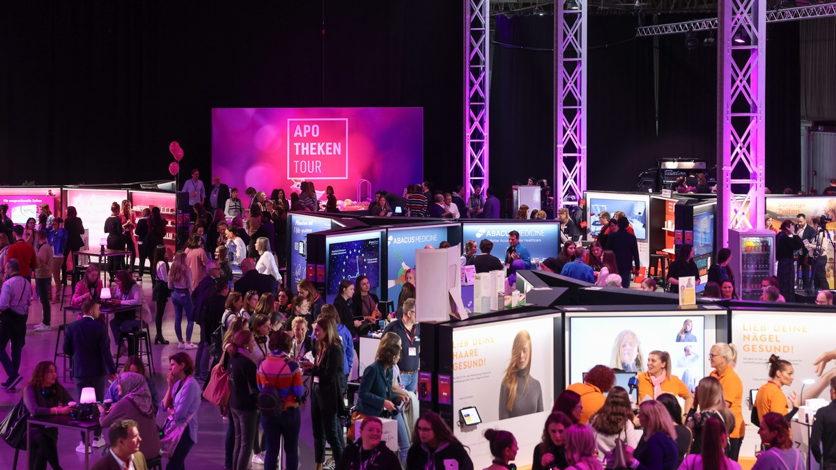 APOTHEKENTOUR-Premiere in Wien begeistert knapp 1.300 Apotheker:innen und PKA - Foto: presseportal.de