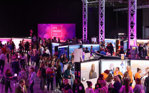 APOTHEKENTOUR-Premiere in Wien begeistert knapp 1.300 Apotheker:innen und PKA - Foto: presseportal.de