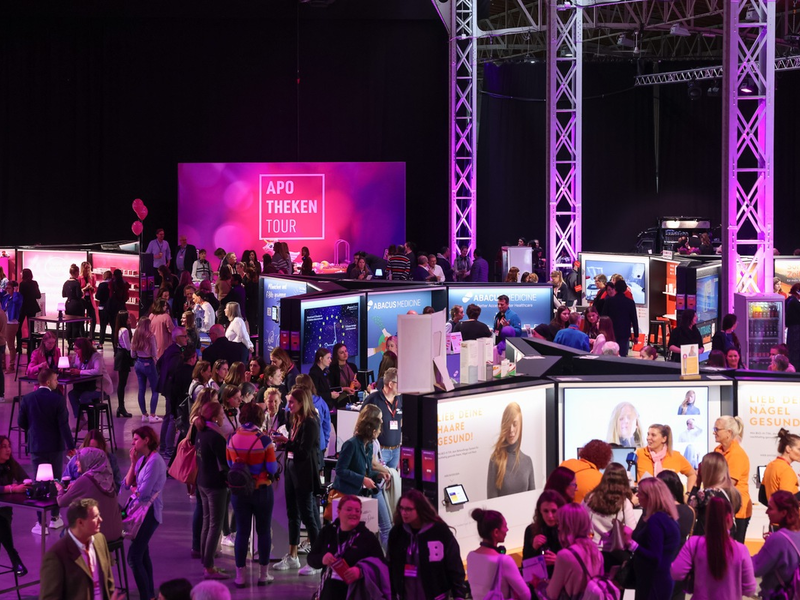 APOTHEKENTOUR-Premiere in Wien begeistert knapp 1.300 Apotheker:innen und PKA - Foto: presseportal.de