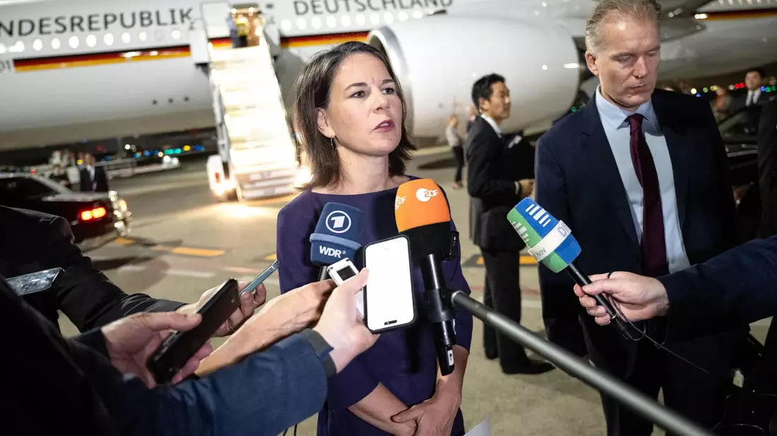 Bundesaußenministerin Annalena Baerbock nimmt in Tokio an einem Treffen der Außenministerinnen und -minister der G7-Staaten teil. - Bild: Sina Schuldt/dpa