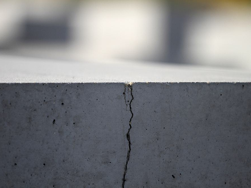 Riss am Holocaust-Mahnmal in Berlin (Archiv) - Foto: über dts Nachrichtenagentur