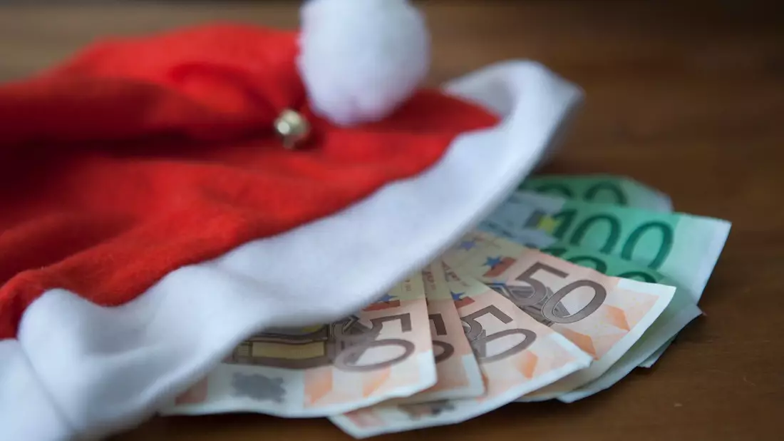 Weihnachtsgeld: Nicht jeder Beschäftigte hat Anspruch darauf. - Bild: Silvia Marks/dpa-tmn
