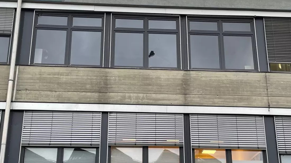 POL-PDKL: Fensterscheibe bei IGS eingeworfen - Bild: presseportal.de