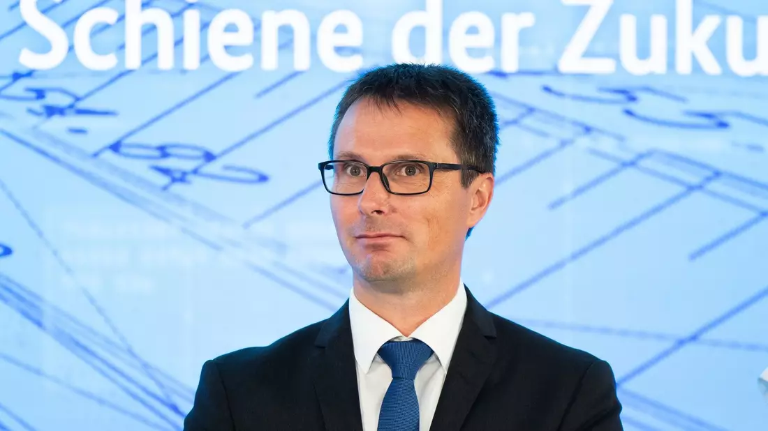 Andre Rodenbeck, Präsident des Verbands der Bahnindustrie, sieht Bewegung beim Schienenausbau. - Bild: Lando Hass/dpa