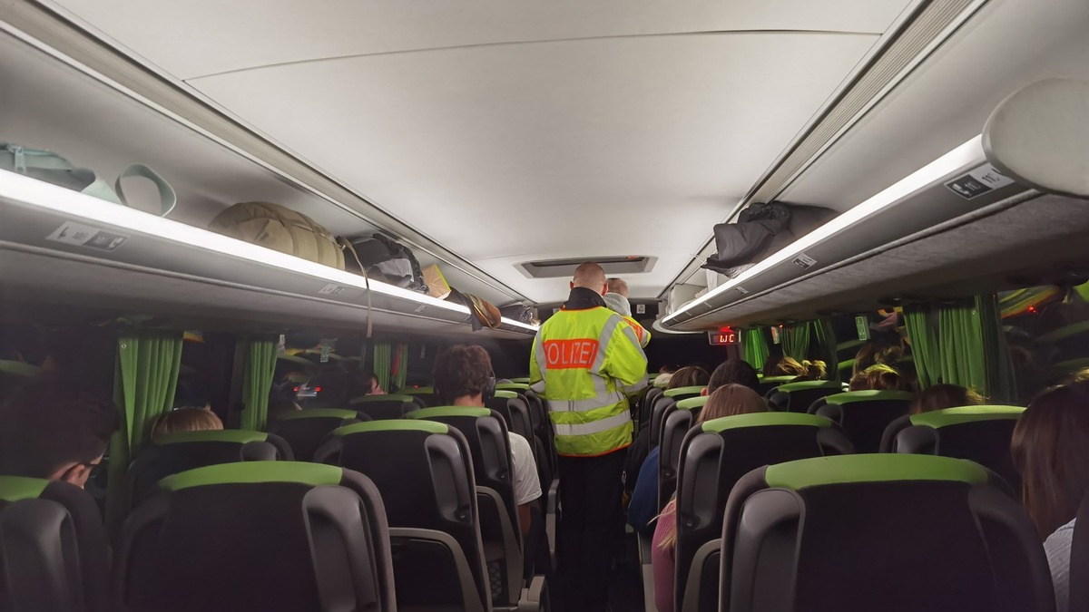 Bundespolizeidirektion München: Wiedereinreisesperre und doppelte Asylantragstellung/ Bundespolizei trifft auf polizeibekannte Busfahrgäste - Foto: presseportal.de