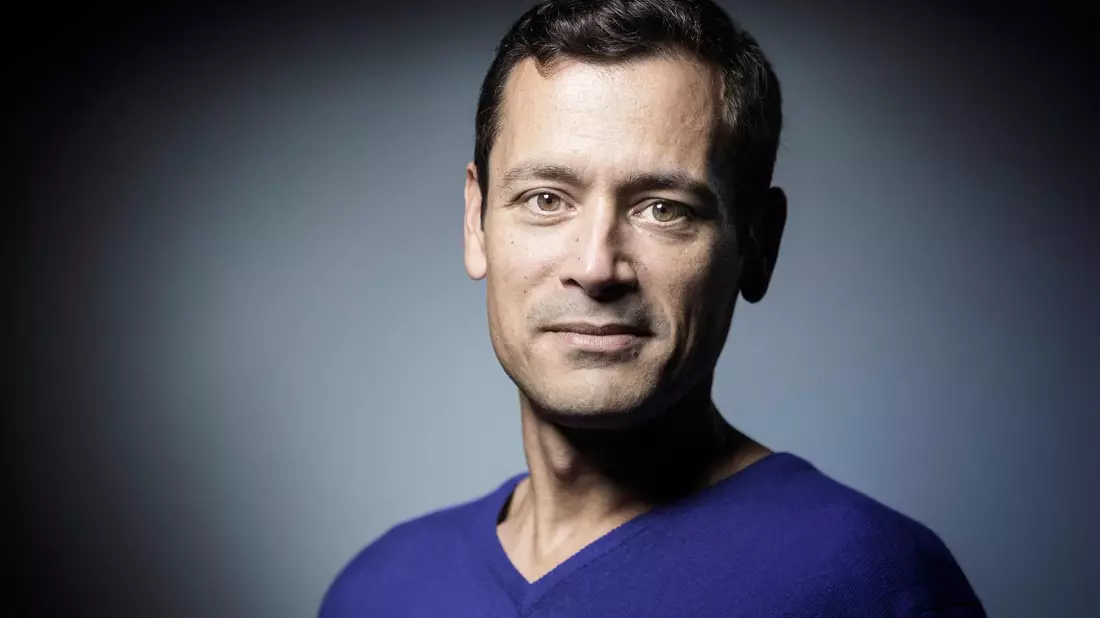 Jean-Baptiste Andrea, Schriftsteller und Regisseur aus Frankreich. Der 52-jährige erhält den französischen Literaturpreis Prix Goncourt für seinen Roman «Veiller sur elle» (Pass auf sie auf). - Bild: Joel Saget/AFP/dpa