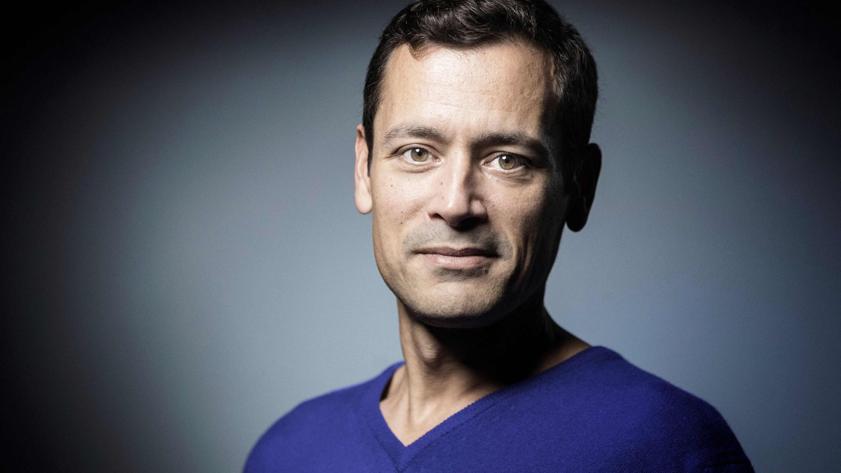 Jean-Baptiste Andrea, Schriftsteller und Regisseur aus Frankreich. Der 52-jährige erhält den französischen Literaturpreis Prix Goncourt für seinen Roman «Veiller sur elle» (