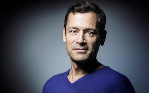 Jean-Baptiste Andrea, Schriftsteller und Regisseur aus Frankreich. Der 52-jährige erhält den französischen Literaturpreis Prix Goncourt für seinen Roman «Veiller sur elle» (Pass auf sie auf). - Foto: Joel Saget/AFP/dpa