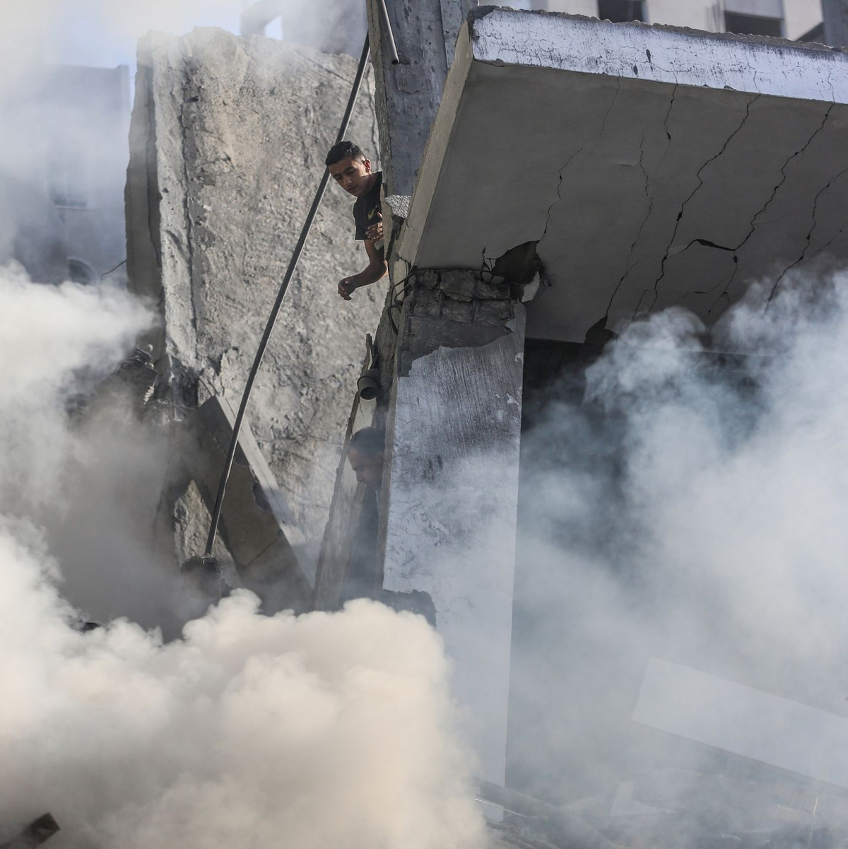 Die israelische Armee hat ihre Angriffe auf die Stadt Chan Junis verstärkt. - Foto: Mohammed Talatene/dpa