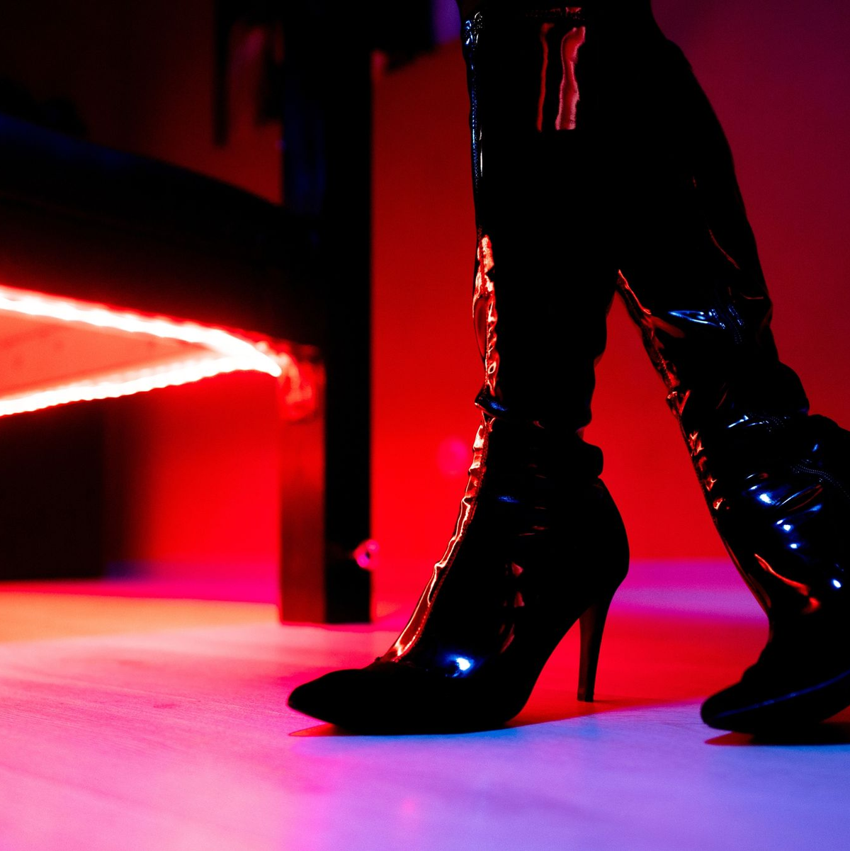 Die Profite aus Zwangsarbeit steigen stark. Zwangsprostitution trägt dazu einen Großteil bei. - Foto: Hauke-Christian Dittrich/dpa