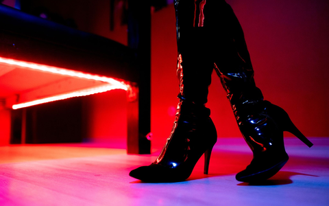 Die Profite aus Zwangsarbeit steigen stark. Zwangsprostitution trägt dazu einen Großteil bei. - Foto: Hauke-Christian Dittrich/dpa Die Profite aus Zwangsarbeit steigen stark. Zwangsprostitution trägt dazu einen Großteil bei. - Foto: Hauke-Christian Dittrich/dpa