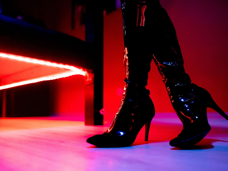 Die Profite aus Zwangsarbeit steigen stark. Zwangsprostitution trägt dazu einen Großteil bei. - Foto: Hauke-Christian Dittrich/dpa