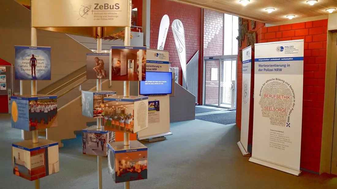 POL-COE: Kreis Coesfeld/ Wanderausstellung im Kreishaus eröffnet - Bild: presseportal.de