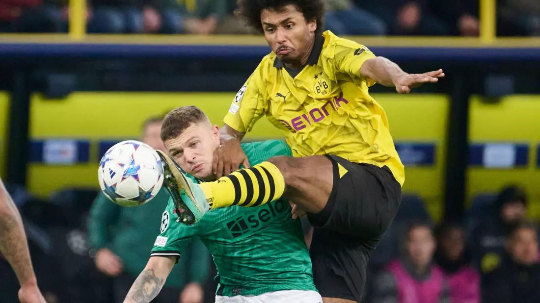 Die Dortmunder um Karim Adeyemi (r) zeigten vollen Einsatz. - Bild: Bernd Thissen/dpa
