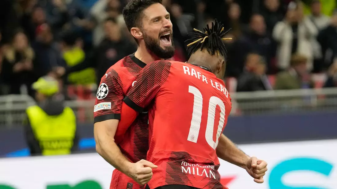 Der AC Mailand um Olivier Giroud (l) setzte sich gegen PSG durch. - Bild: Luca Bruno/AP