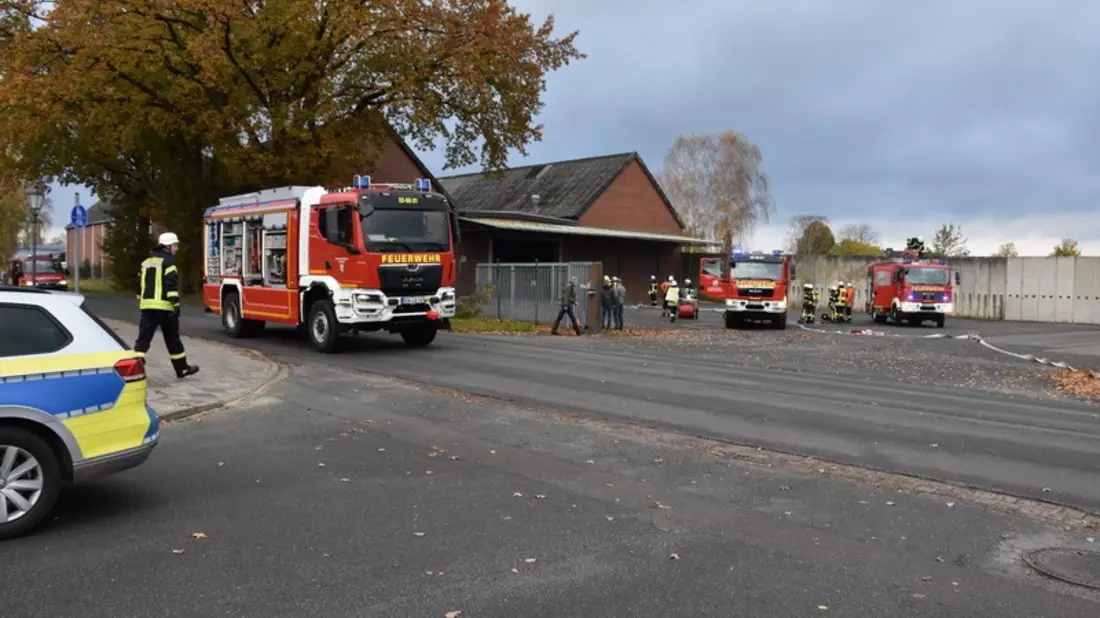 FW-ROW: Feuer in Lagerhalle - Feuerwehr verhindert schlimmeres - Bild: presseportal.de