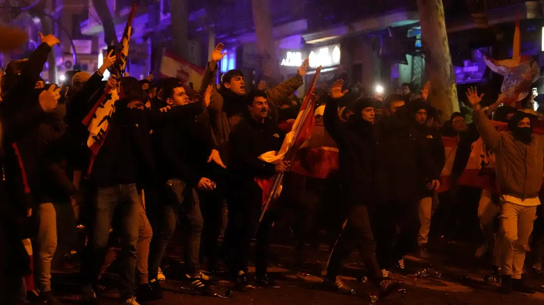 Im spanischen Madrid kam es erneut zu Protesten. - Bild: Paul White/AP
