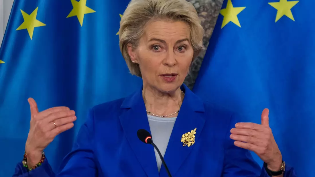 EU-Kommissionspräsidentin Ursula von der Leyen will in Brüssel eine positive Bewertung der Reformfortschritte der Ukraine präsentieren. - Bild: Risto Bozovic/AP/dpa