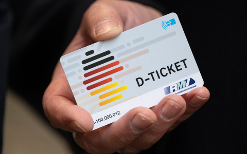 Laut Experten ist das Deutschlandticket schon jetzt zu teuer. - Foto: Boris Roessler/dpa/dpa-tmn