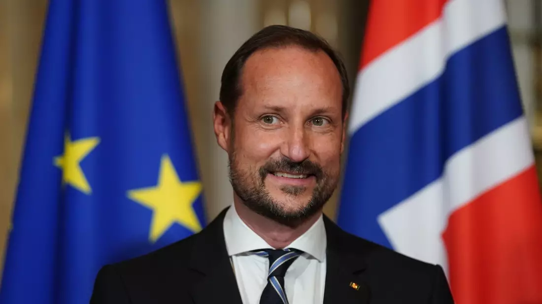 Der norwegische Kronprinz Haakon ist im ICE von Hamburg nach Berlin gereist. - Bild: Marcus Brandt/dpa