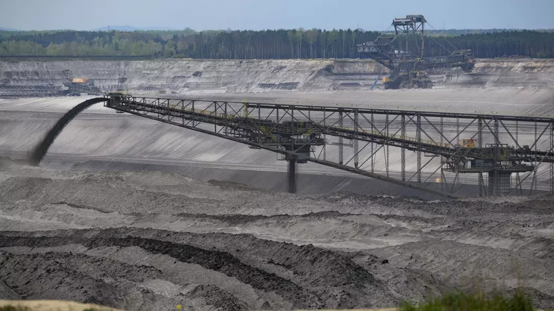Laut UN widersprechen Förderpläne für Öl, Gas und Kohle dem 1,5 Grad-Ziel. - Bild: Robert Michael/dpa