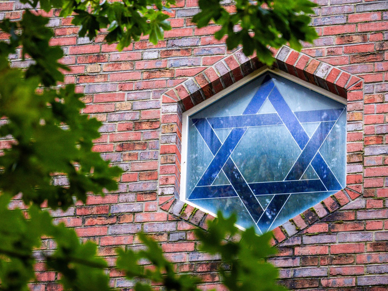 In zahlreichen Bundesländern kündigt die Polizei zum 9. November eine erhöhte Aufmerksamkeit beim Schutz jüdischer Einrichtungen an. - Foto: Jens Büttner/dpa